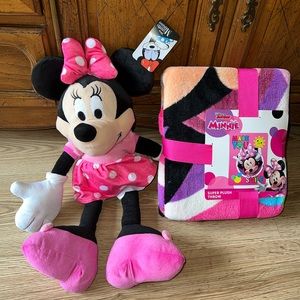21” Minnie Mouse plush with blanket new Disney lot 46”x60”